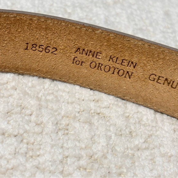 Anne Klein taupe large leather belt with lion tassels - Picture 6 of 6